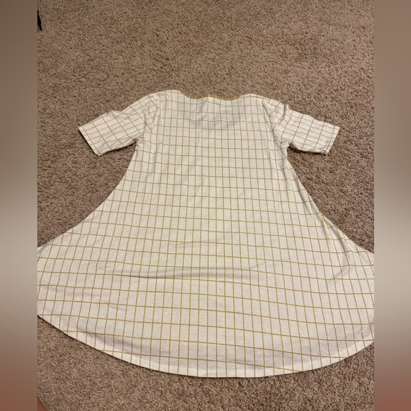 NWT LuLaRoe Perfect Tee w/flirty side slits & flattering half sleeve XXS - Picture 5 of 7